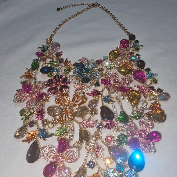 Statement Necklace - Picture 2 of 4